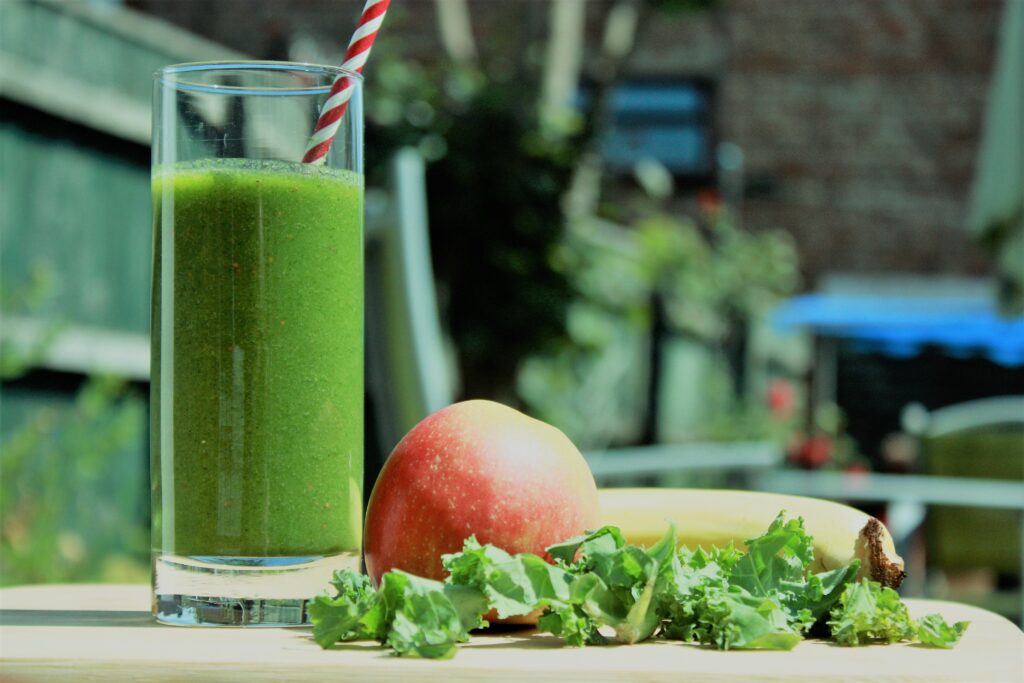 kale smoothie with ginger